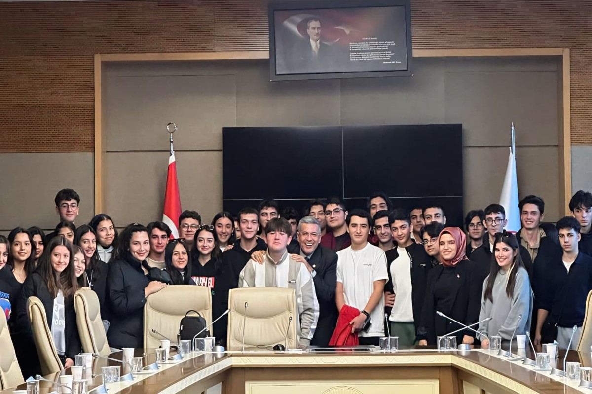 Uysal: “Gençlik, Türkiye’nin en büyük gücüdür”