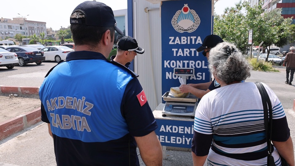 Akdeniz Zabıtası’ndan pazarlarda denetim