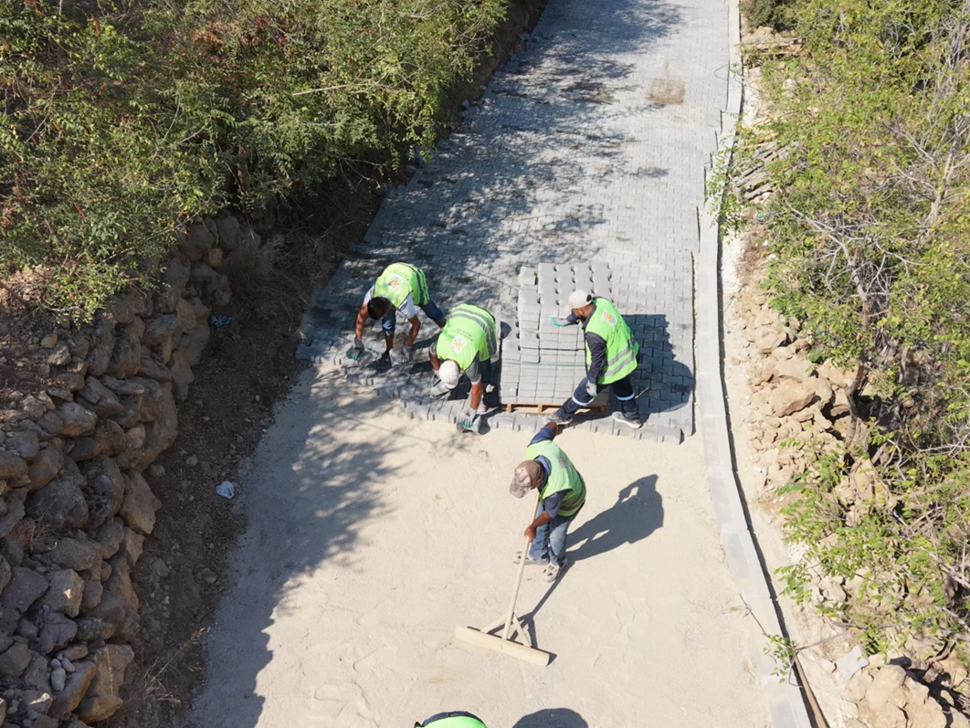 Tarsus’ta 3 bin 200 metrekarelik yol yenilendi