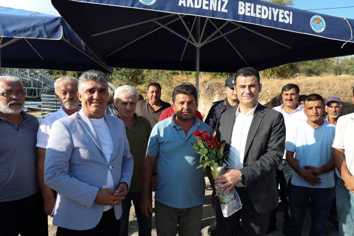 Beşikçi, vatandaşları dinliyor